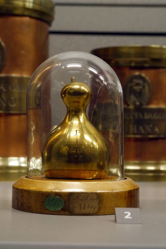 Historic one-pound avoirdupois weight