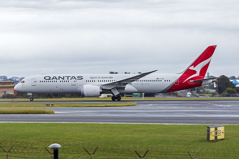 Qantas Boeing 787-9 Dreamliner taking off from Sydney Airport