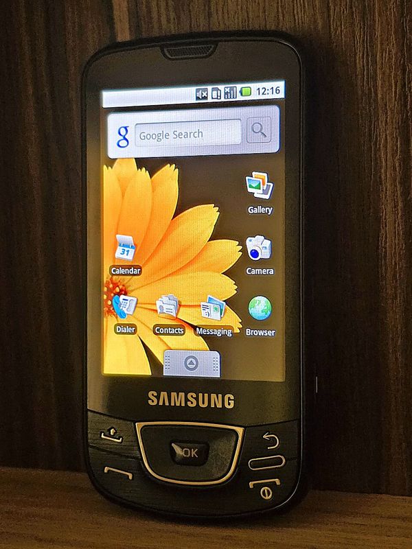 Samsung Galaxy smartphone home screen
