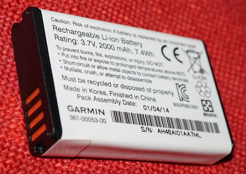 Garmin rechargeable lithium-ion battery labeled 3.7V, 2000 mAh, 7.4Wh