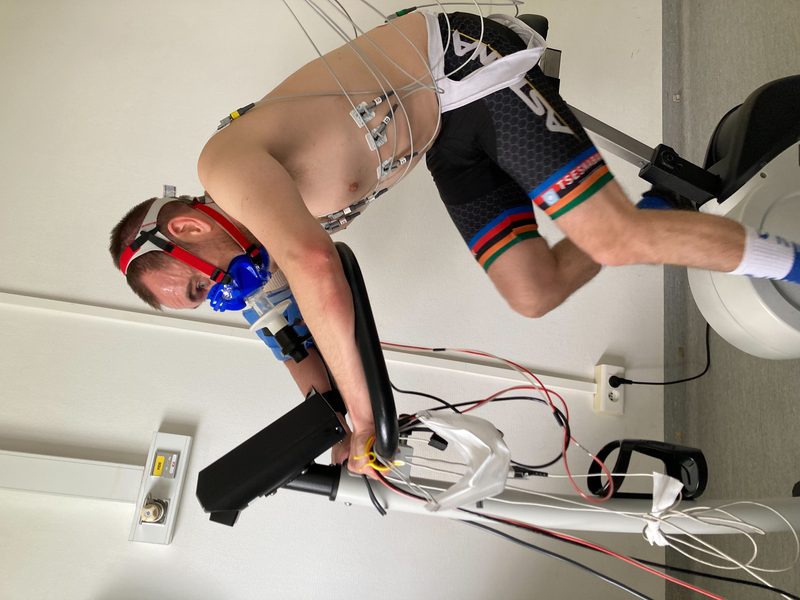 Athlete doing a VO2 max treadmill test with a breathing mask